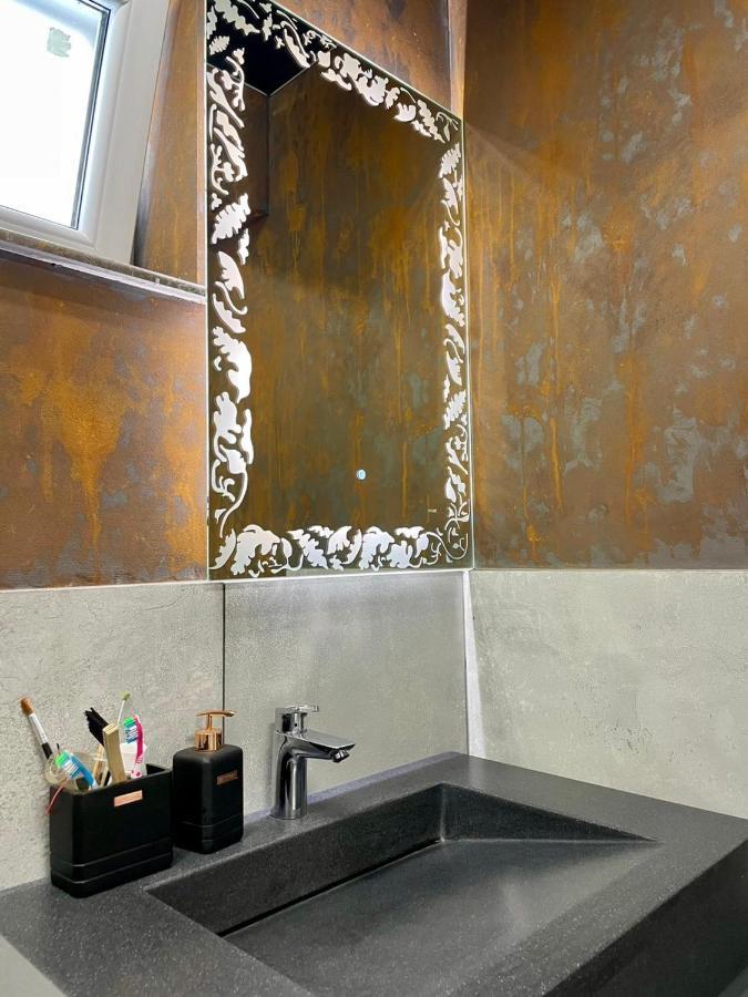 Ademi Apartment นาโวดาริ ภายนอก รูปภาพ